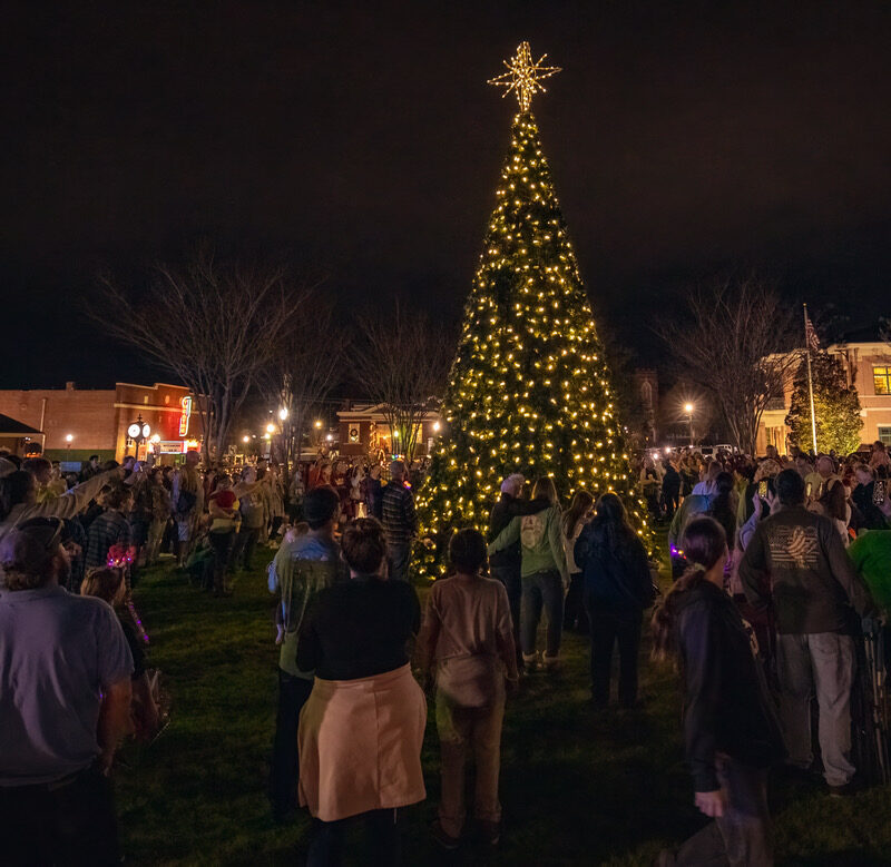 giant Christmas tree lit in Downtown Dublin at Jingle & Mingle