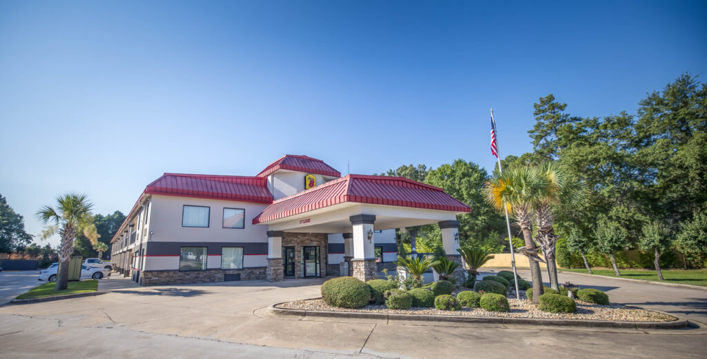 Exterior view of Super 8 in Dublin GA.