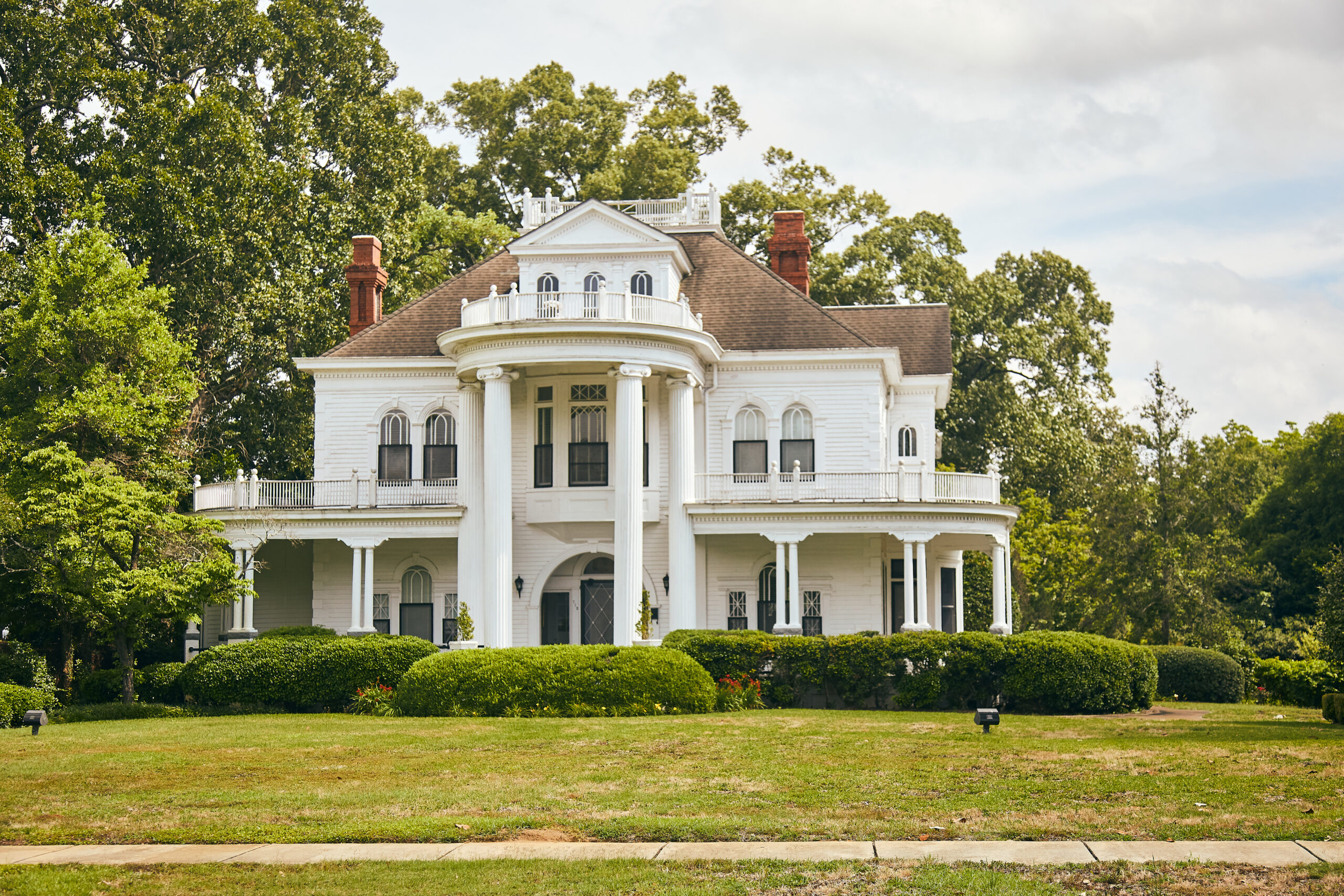 Grand Lovett House, one of the historic site that can be visited during Irish Ramble Tour.